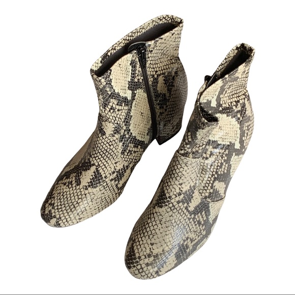 TIME AND TRU SNAKE PRINT BOOTS, SIZE 7.5 - Picture 2 of 14